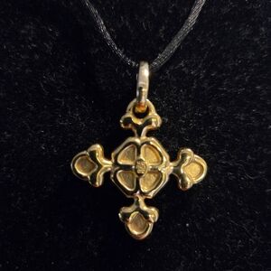 Elegant Gold Pendant Necklace